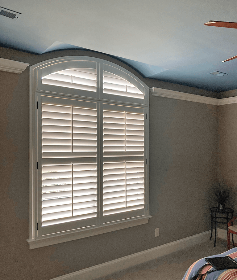 Shutters-with-traditional-tilt-bar-1